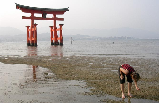 Lisa and Torii, Miya-jima