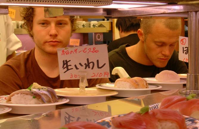 Eskild and Aasmund at kaiten sushi