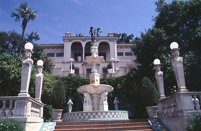 Hearst Castle, Julia Morgan