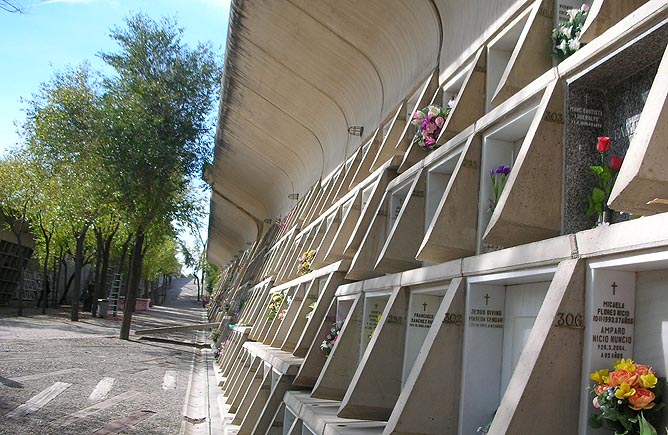 Igualada Cemetary, Enric Miralles with Carme Pinos